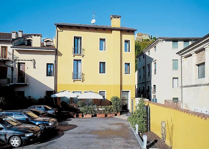 Отель Due Mori Маростика